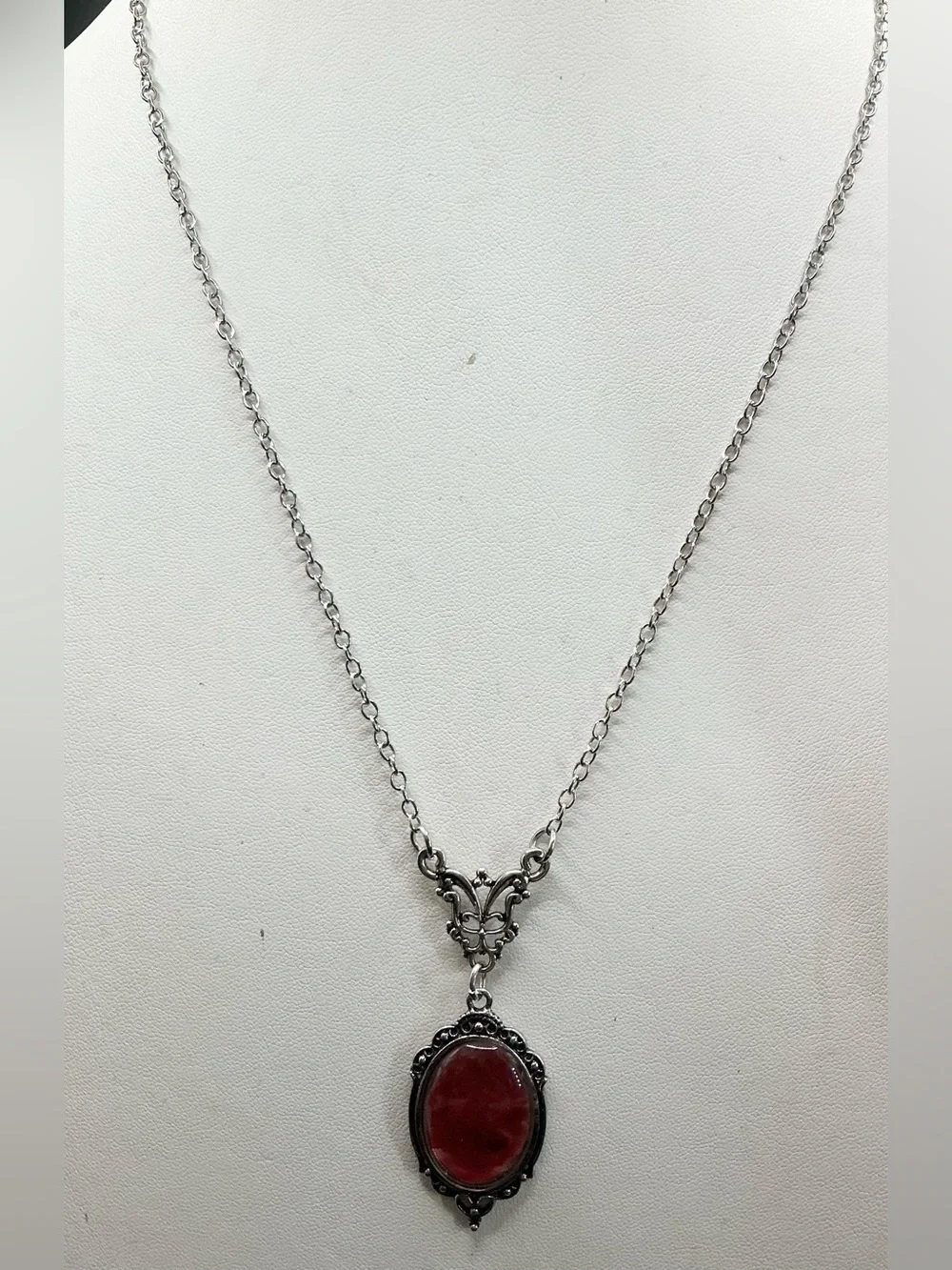 SILVER TONE BLOOD PENDANT CAMEO STYLE PENANT NECKLACE